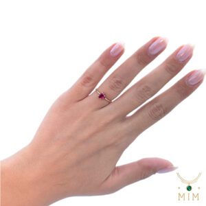 انگشتر نگین‌دار